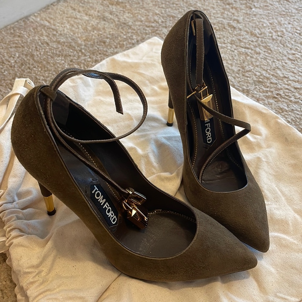 Tom ford suede lock pump